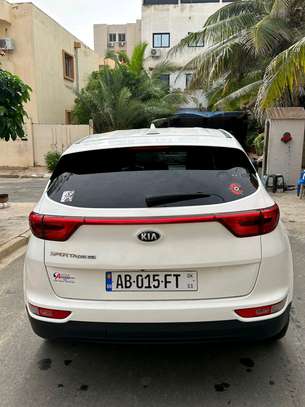 Kia Sportage blanc SUV spacieux et fiable image 6