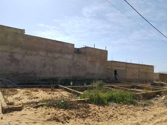 TERRAIN A VENDRE AVEC FONDEMENT 150M2 KEUR MASSAR image 4