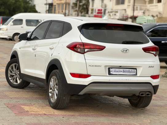 Hyundia tucson image 7