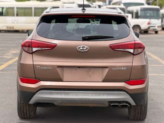 Hyundia Tucson image 13