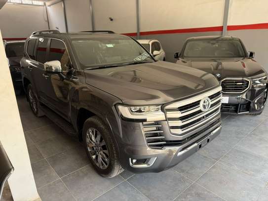 Toyota Land Cruiser VXR 2025 image 6