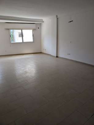 Immeuble R+6 à louer aux almadies image 4