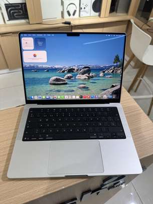 MacBook Pro 2025 14 Pouces - M5 | 24GB RAM | 1 Téra image 2
