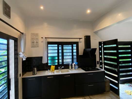 Villa R+1 de 1000 M² à louer à NGAPAROU image 6