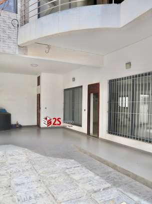 Villa en R+2 à louer à Mermoz Sotrac image 2