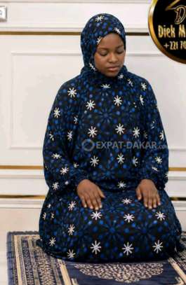 Robe avec voile intégré image 3