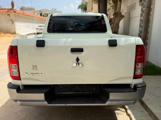 Mitsubishi L200 2026 NEUF Pickup Blanc robuste image 6