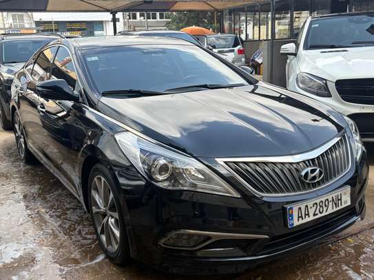 Hyundai Grandeur Berline  4 portes noire performance image 2