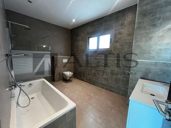 APPARTEMENT F4 MEUBLÉ À LOUER - RÉSIDENCE MANINO, MERMOZ image 11