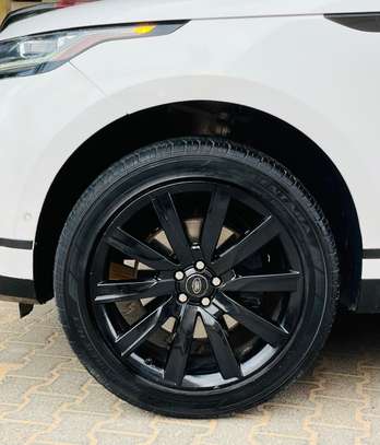 Range Rover Velar 2018 image 12
