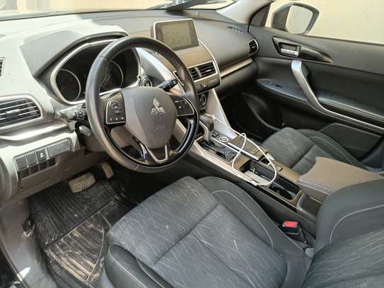 Mitsubishi Eclipse cross SE image 3