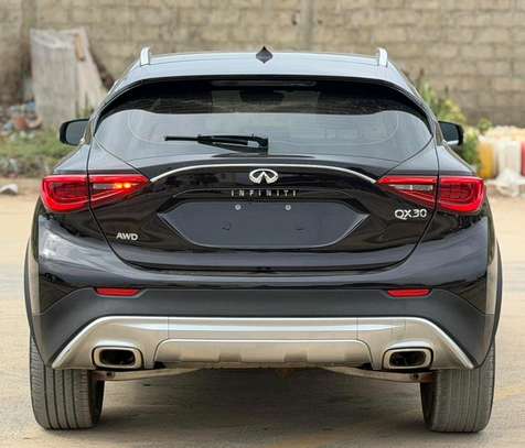 Infinity QX30 AWD 2018 image 11