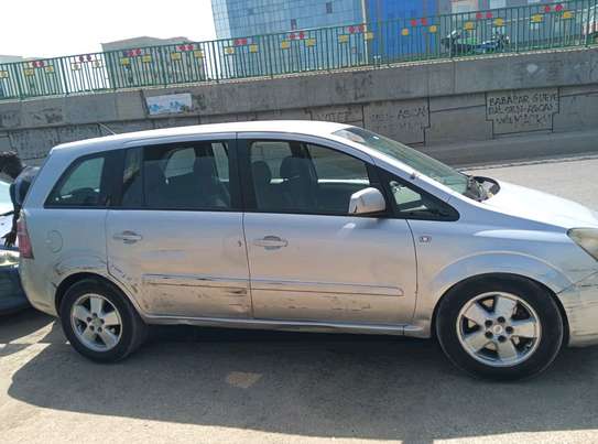 Opel Zafira 2009 image 2