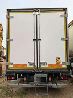 Camion frigorifique 10 tonnes image 10