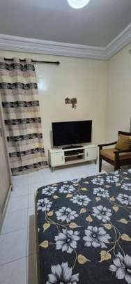 CHAMBRE MEUBLEE AVEC SALLE DE BAIN PRIVE image 6