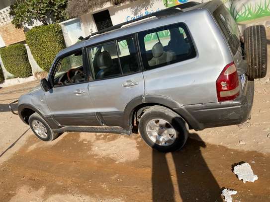 mitsubishi pajero image 2