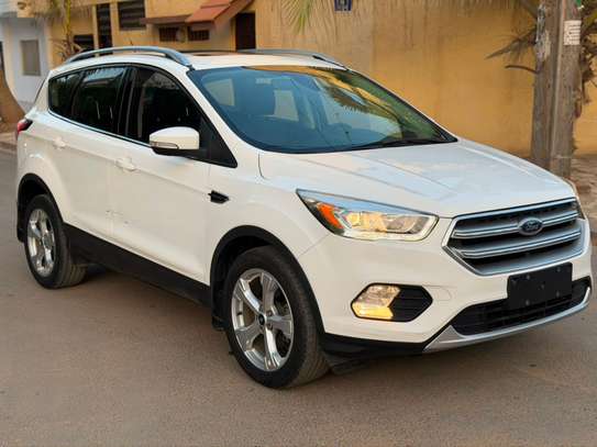 Ford SCAPE SUV blanche espace  polyvalent image 4