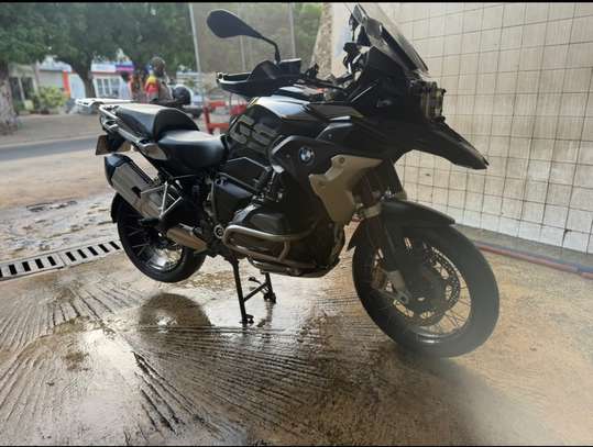 BMW R1250 GS exclusive image 2