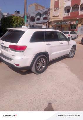 A vendre Jeep Cherokee image 8