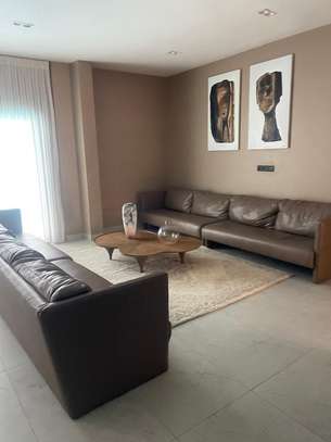 Appartement Meublé au Point E image 3