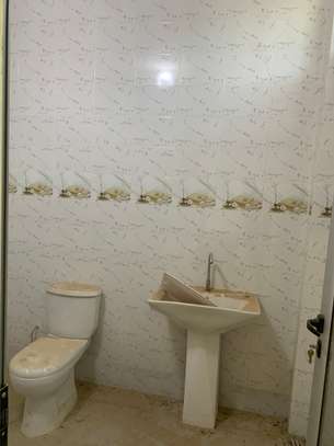 Villa R+1 à louer Ndiakhirate Sn City image 14