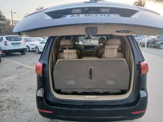 KIA CARNIVAL à louer avec. Chauffeur image 14