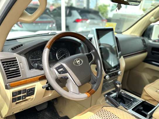 Toyota land cruiser GXR V6 image 7