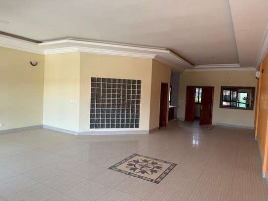 APPARTEMENT 2 CHAMBRES SALON A LOUER A NGAPAROU image 5