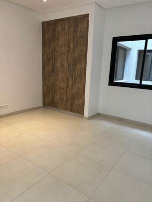 F4 à vendre au point e au 8 ème étage  208 m² image 7