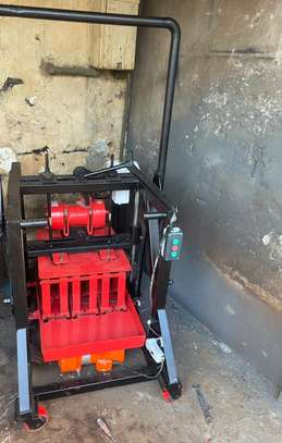 Machine à briques robuste noire et rouge pro image 2