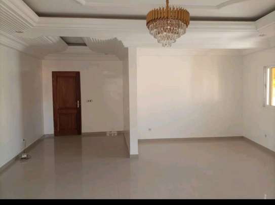 Sacré cœur grand appartement F4 à louer image 9