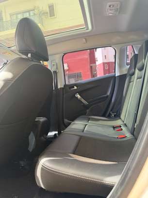 Peugeot 2008 image 8