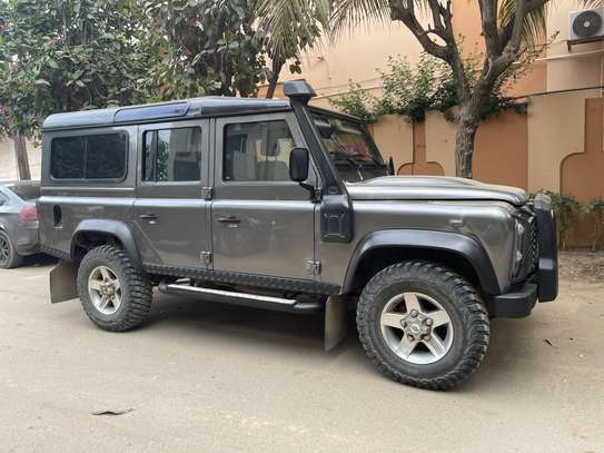 Land Rover Defender 110 Station Wagon 2010 image 3