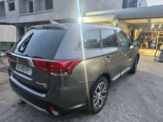 Mitsubishi outlander 7 places image 5