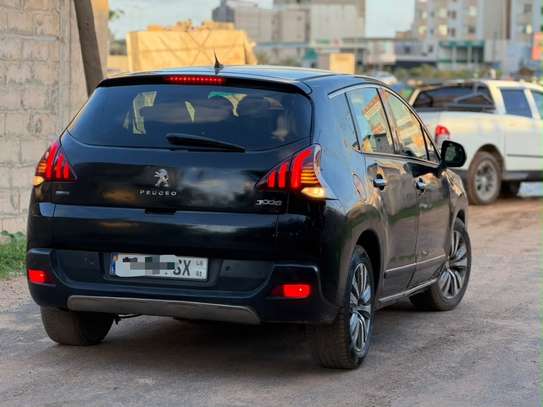 Peugeot 3008 SUV compact noir confort et style image 12