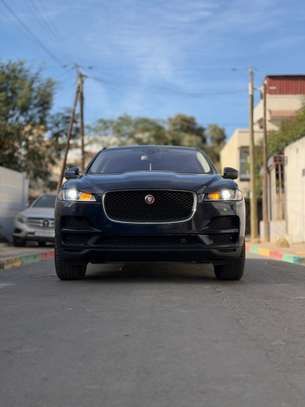 Jaguar F-Pace 2018 SUV noir puissant confortable image 11