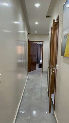 Appartement meublé de 3 chambres. Salon.à louer image 9