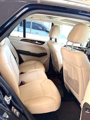Mercedes Benz GLE400 image 14