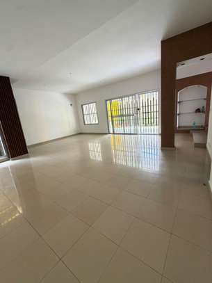 VILLA À VENDRE À NGOR – AVEC TITRE FONCIER ! image 3