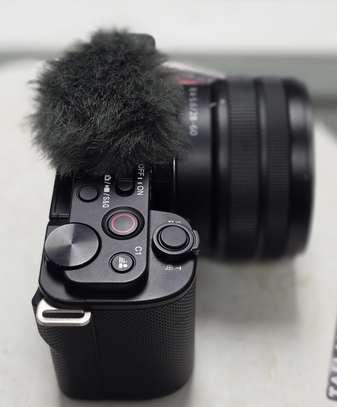 ZV-E10 + 16-50mm image 11