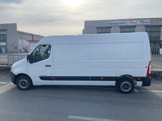 Renault Master utilitaire blanc grand volume image 4