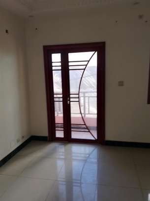 Luxueux appartement F4 à louer à la cité Biagui Yoff virage image 5