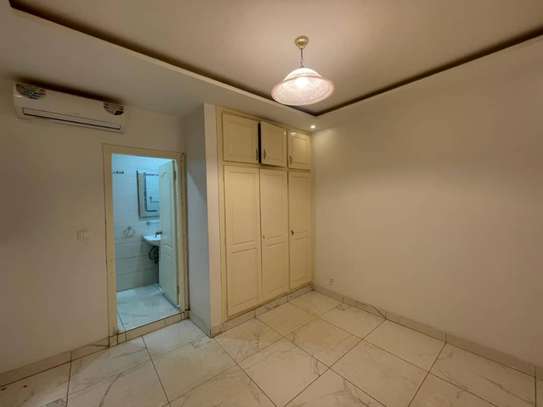 Appartement à vendre au Point-E avenue birago diop image 11