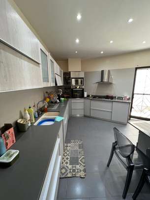 Grande Villa moderne de 600M ² à louer aux Almadies image 4
