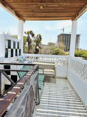 LA PREMIERE TINY HOUSE DES ALMADIES, PIEDS DANS L'EAU image 8