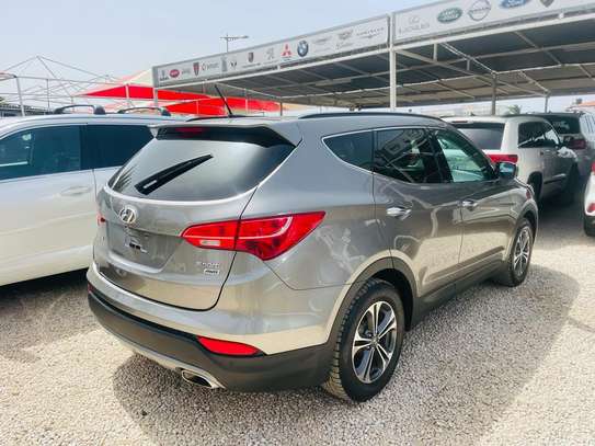 Hyundai Santa Fe 2016 parfait état image 3