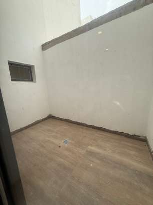 Appartement f4 neuf à louer au point e image 4