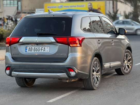 Mitsubishi outlander image 8