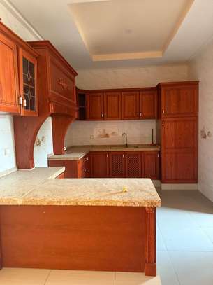 APPARTEMENT 2 CHAMBRES SALON A LOUER A NGAPAROU image 2
