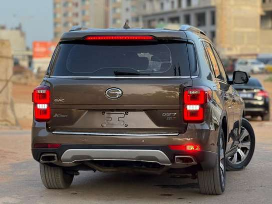 GAC  SUV marron métallisé puissance et confort image 3